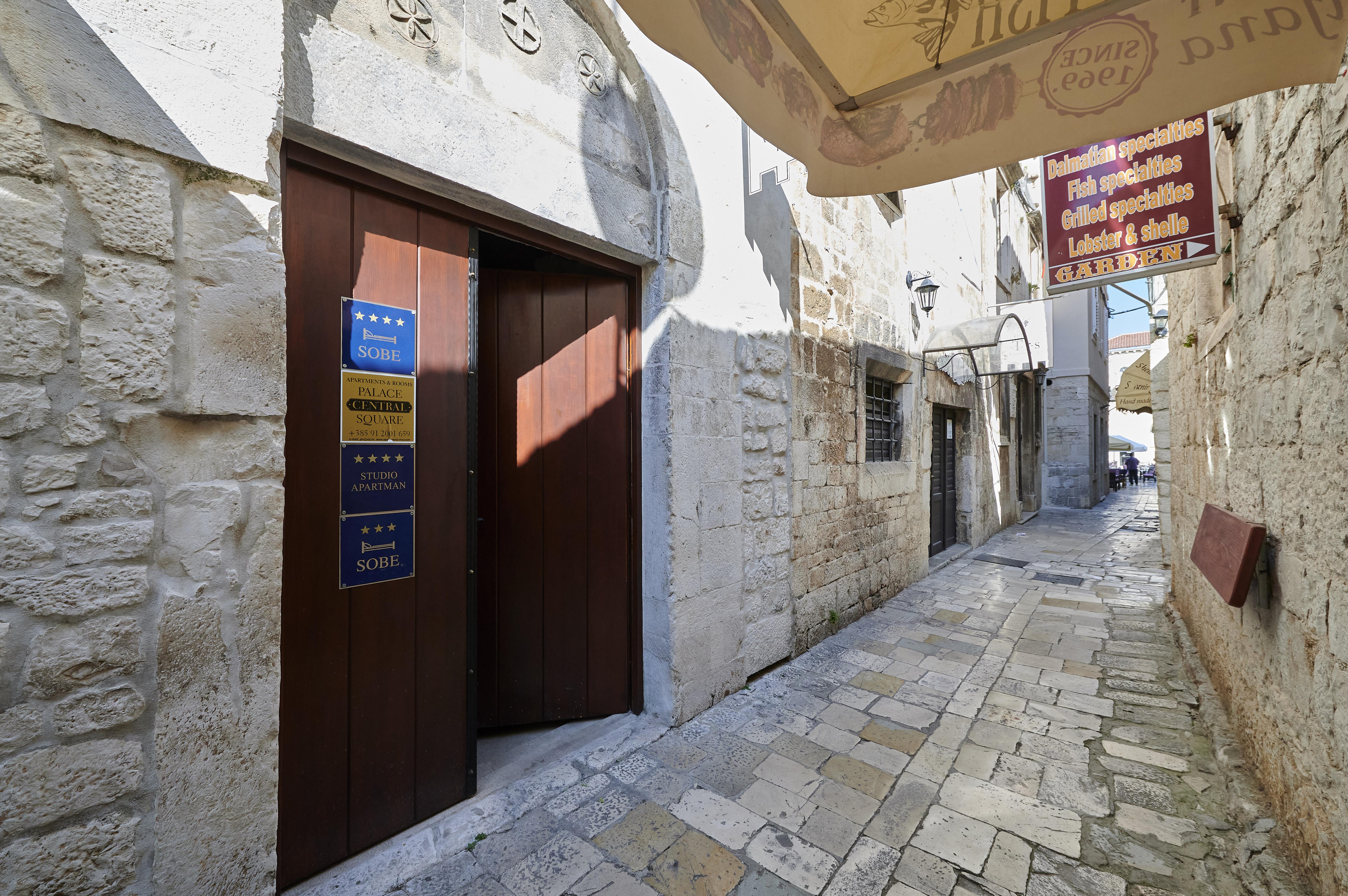 Palace Central Square Trogir Exteriör bild
